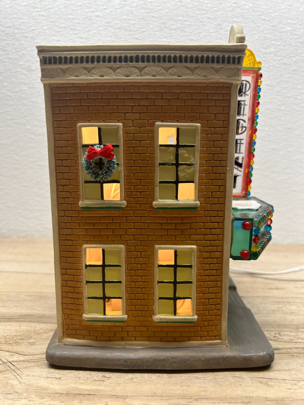 2005 Holiday Time Snow Village Ceramic Retro Theater With Color Changing Marquee