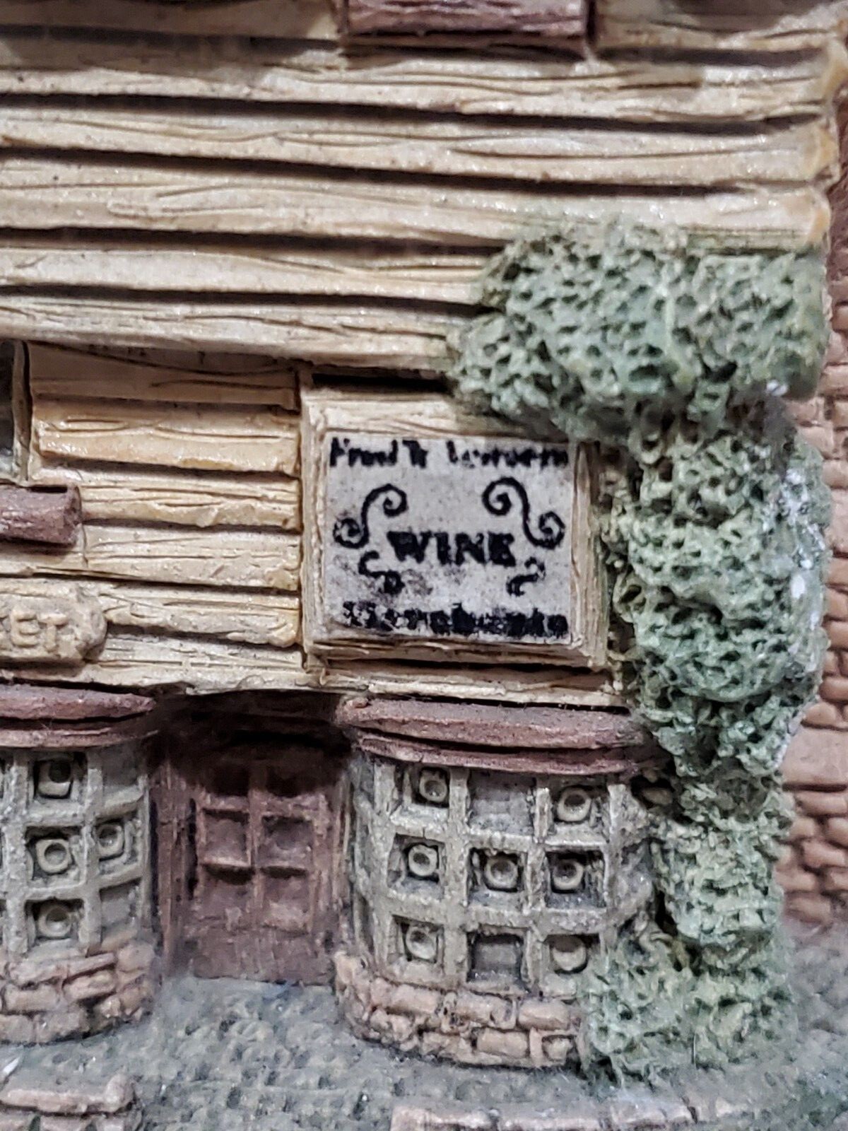 David Winter Cottages WINE MERCHANT miniature collectible village building 1980