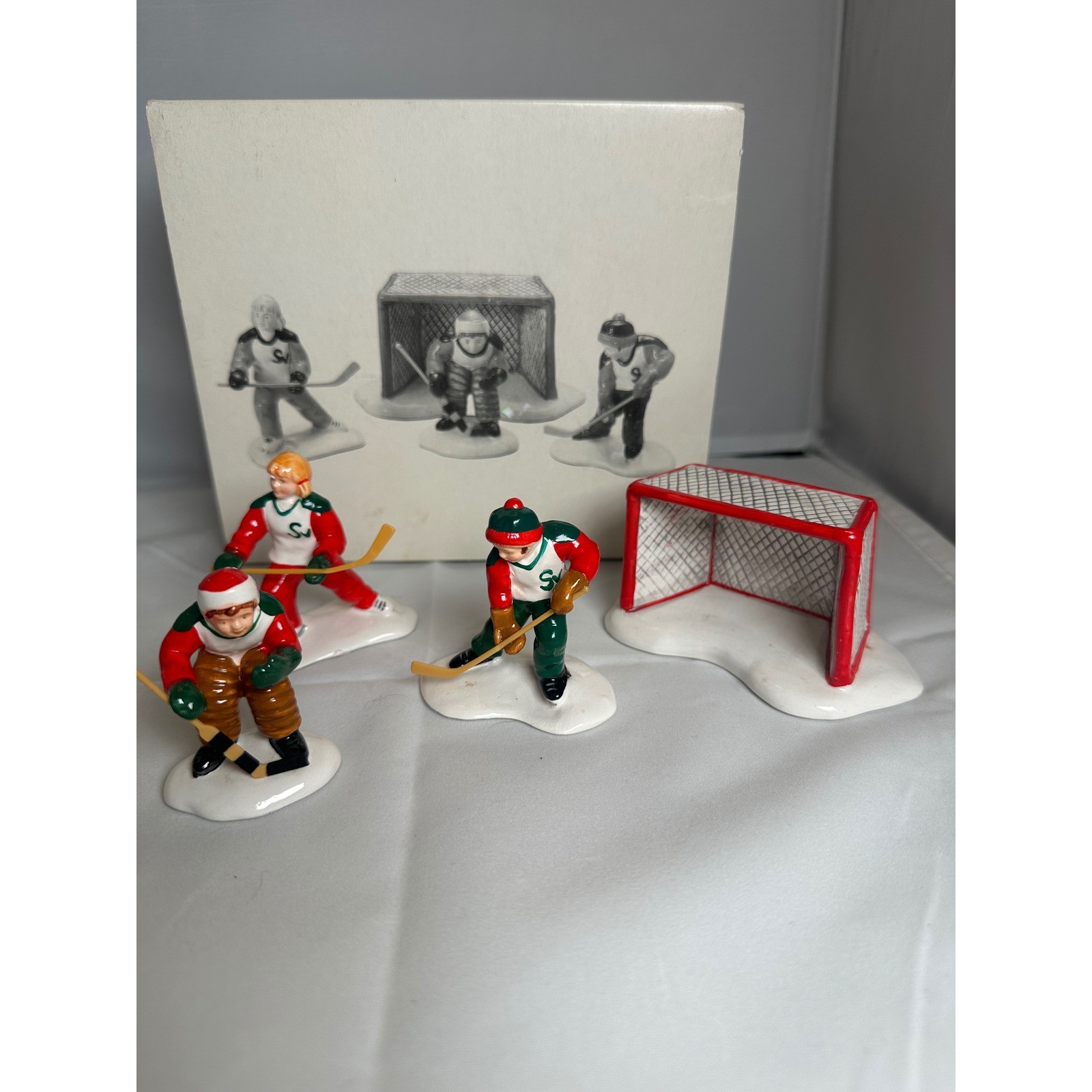 Dept 56 Snow Village Cold Weather Sports Hockey Players Set of 4 5410-0 Vintage