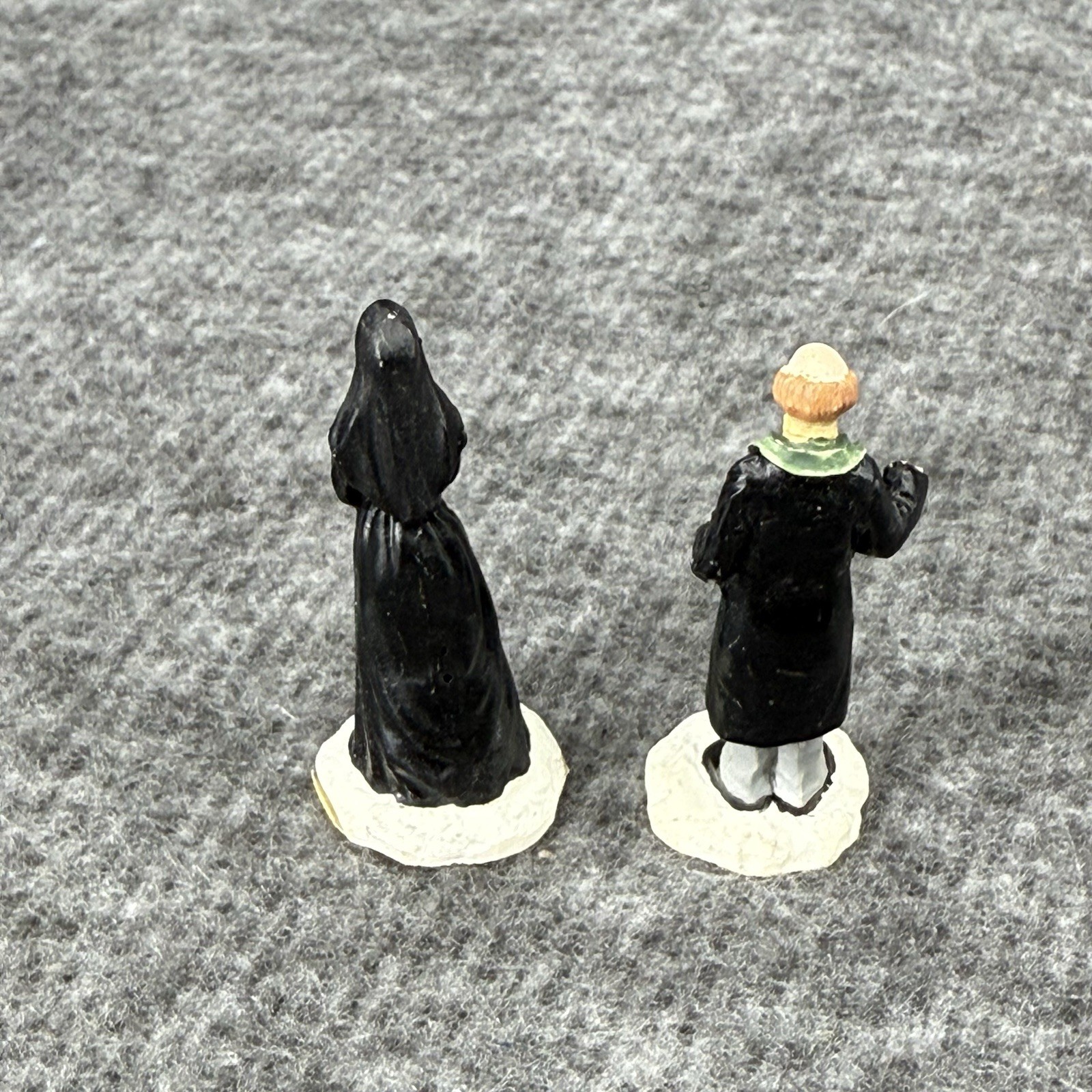 VINTAGE 2003 Grandeur Noel Victorian Village REPLACEMENT Piece NUN & PRIEST
