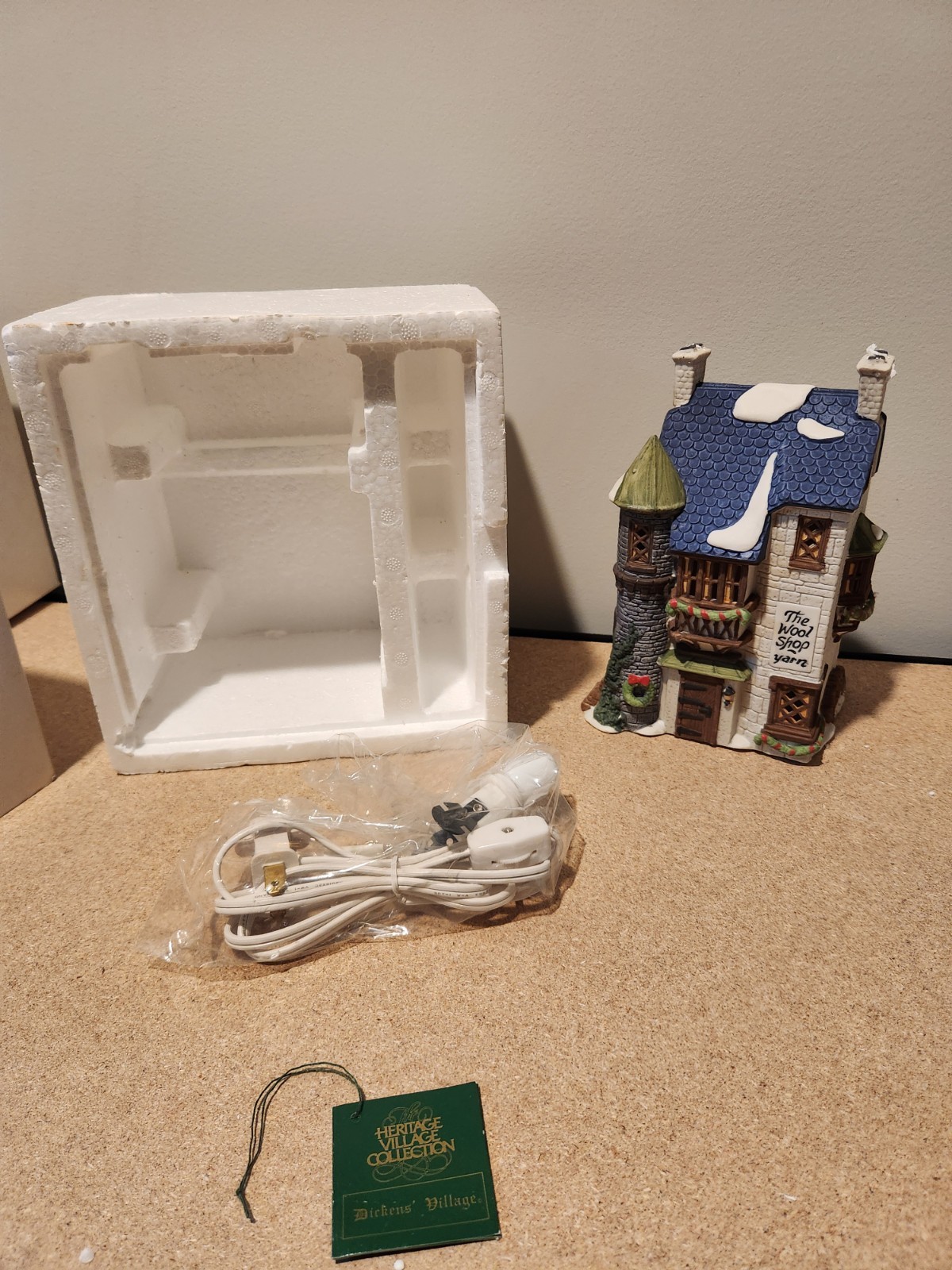 Department 56 Dickens Village Wool Shop Porcelain Illuminated Christmas 1988