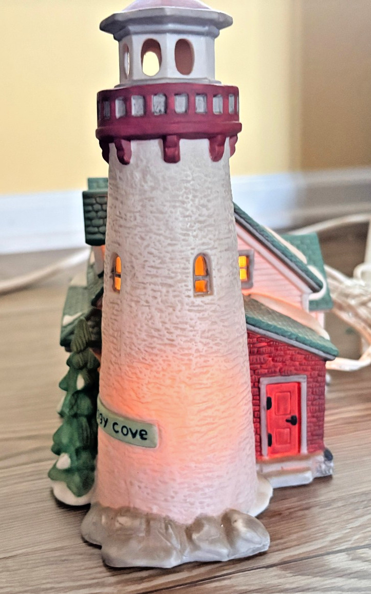 Department 56 New England Village Series Craggy Cove Lighthouse Good Condition