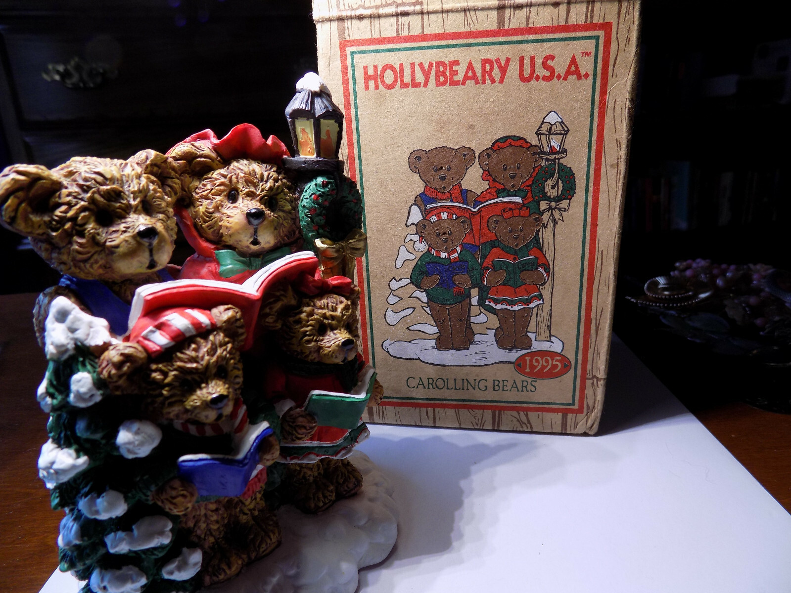1995 – Hollybeary USA – Carolling Bears figure 5″ tall