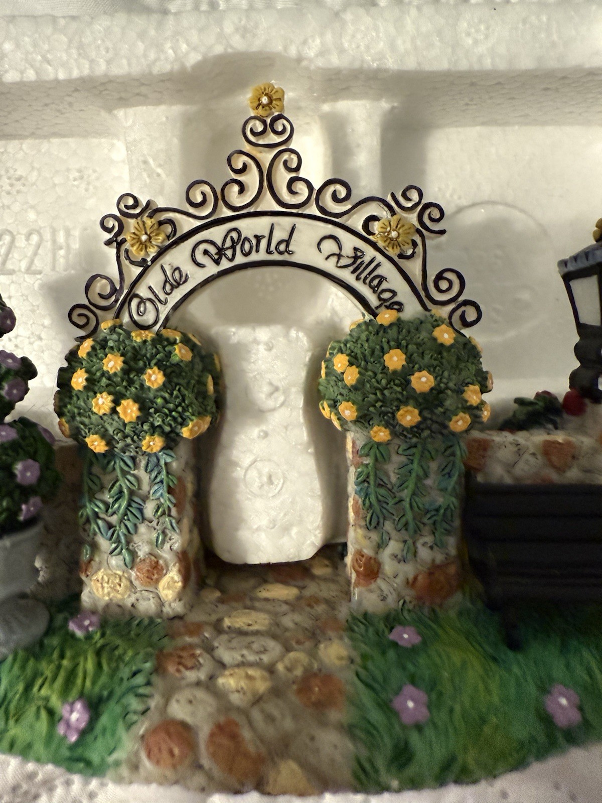 PartyLite Holiday Olde World Village Arbor Gateway Vintage Display Statue