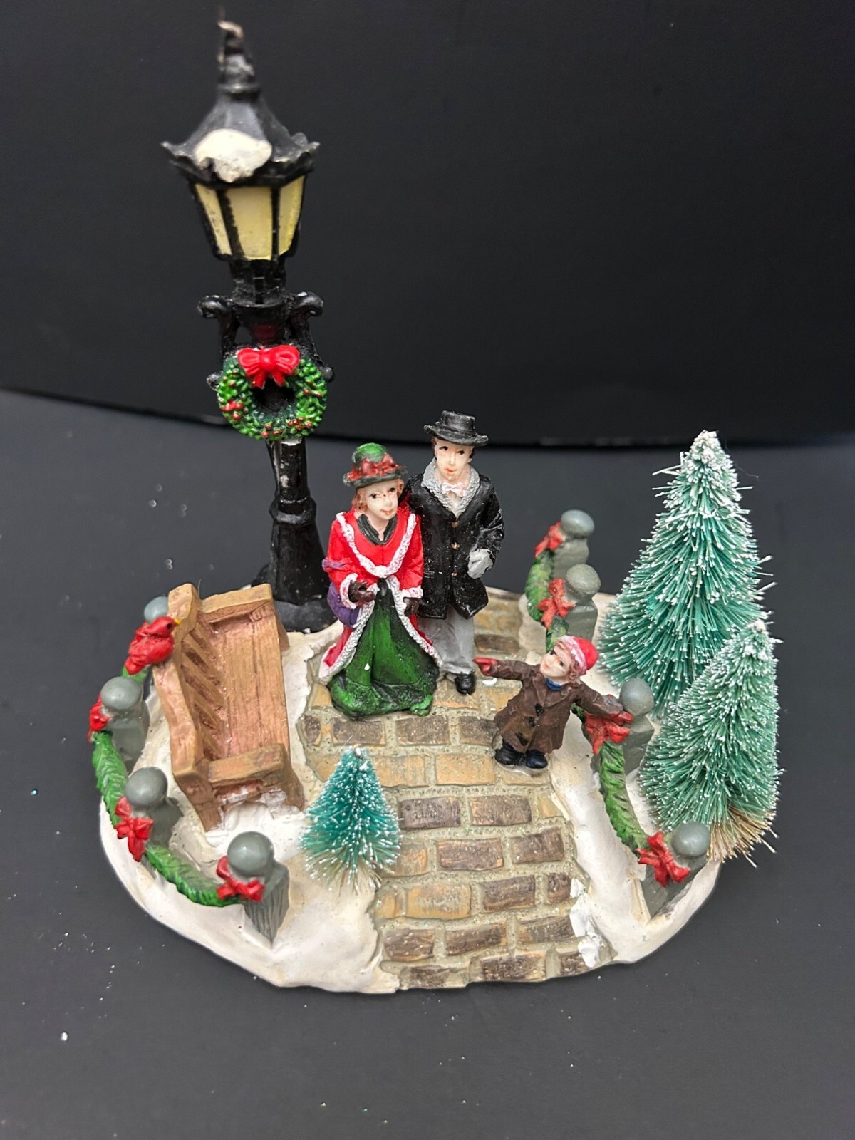 Department 18 Family In Park 2007 Vintage Collection Figurine Christmas Decor
