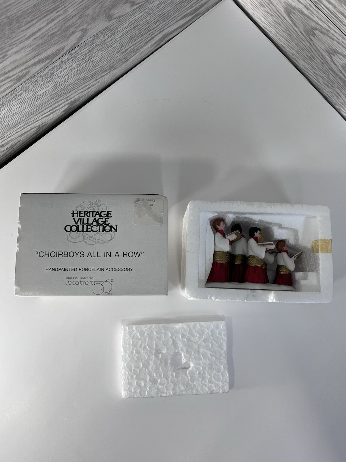 Dept 56 Heritage Village Collection Choir Boys All In A Row w/Box 5889-2