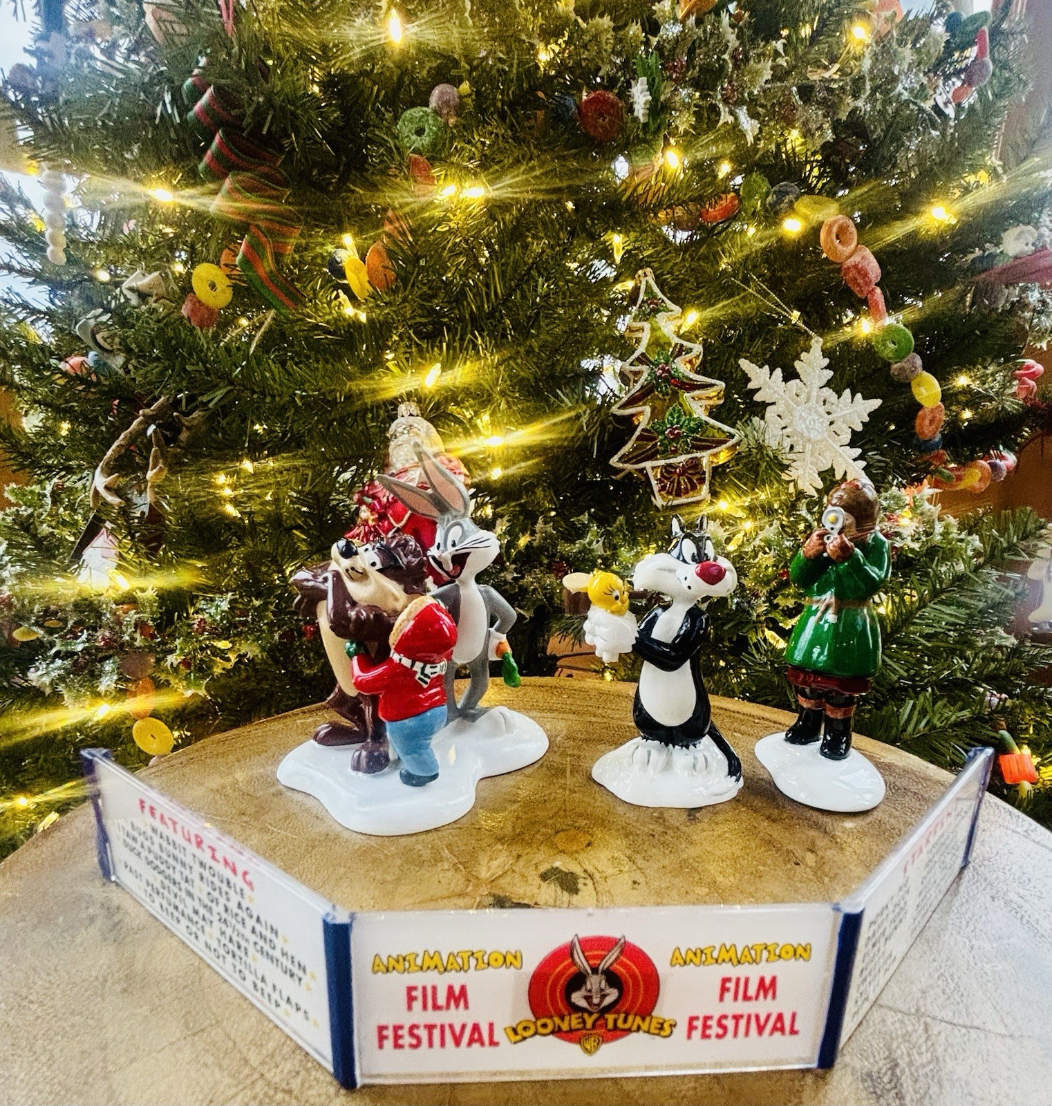 Dept 56 Snow Village The Looney Tunes Animation Film Festival #54983