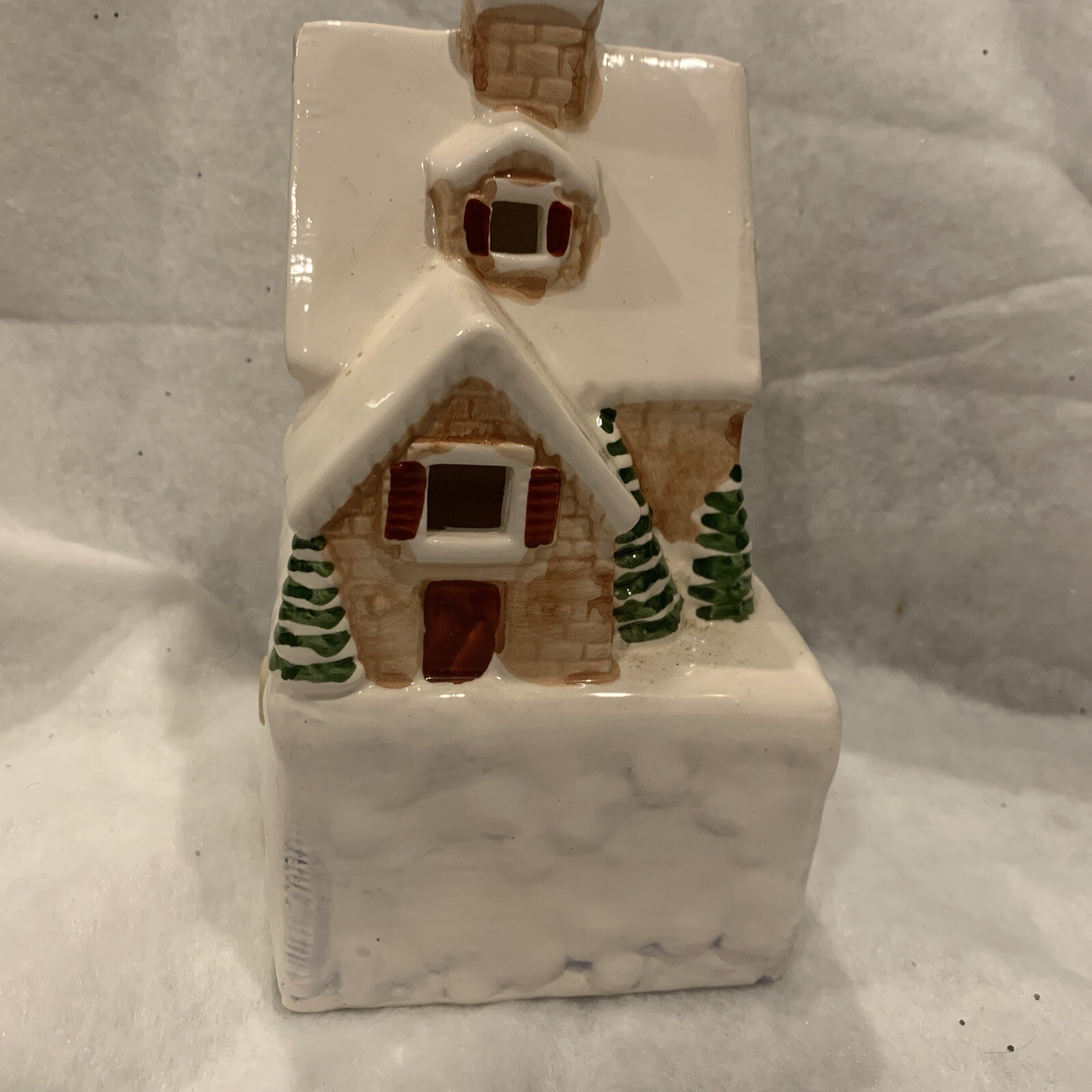 Vintage WINTER WONDERLAND 1986 Christmas Village Brown Red House 7”Tall Ceramic