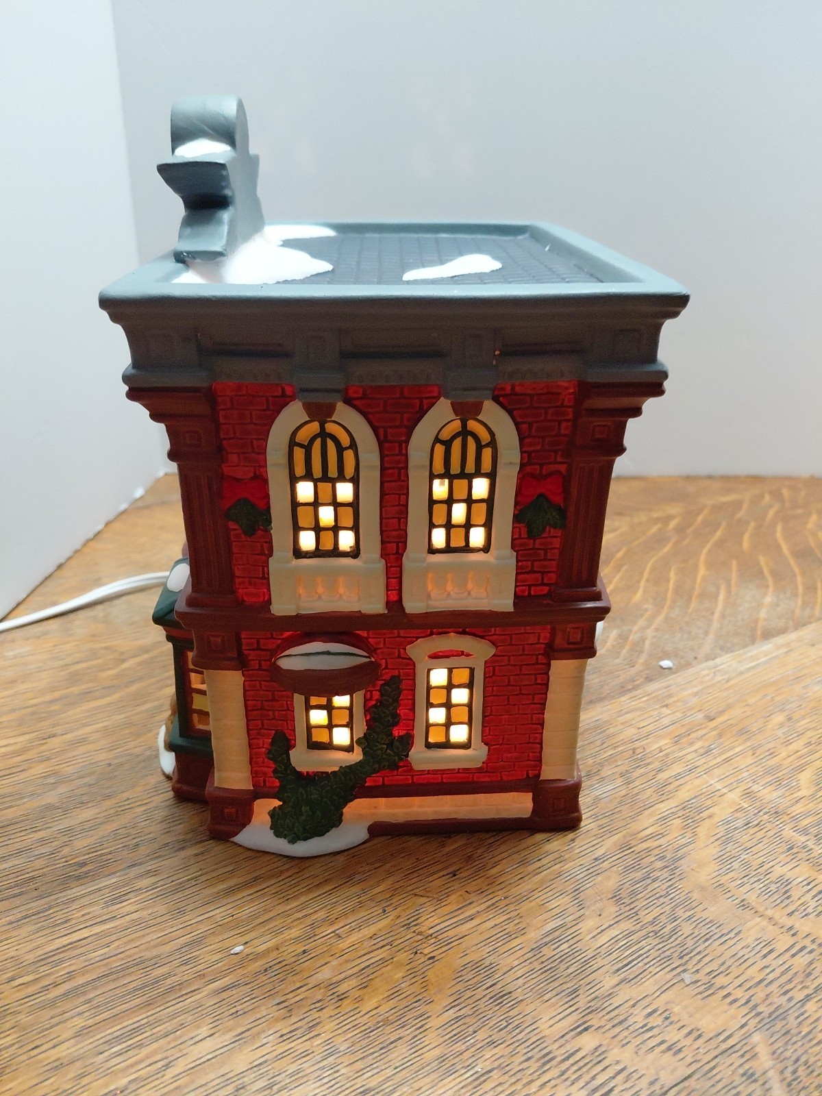 Vintage Heartland Valley O’Well Deluxe Porcelain Lighted House Grocery