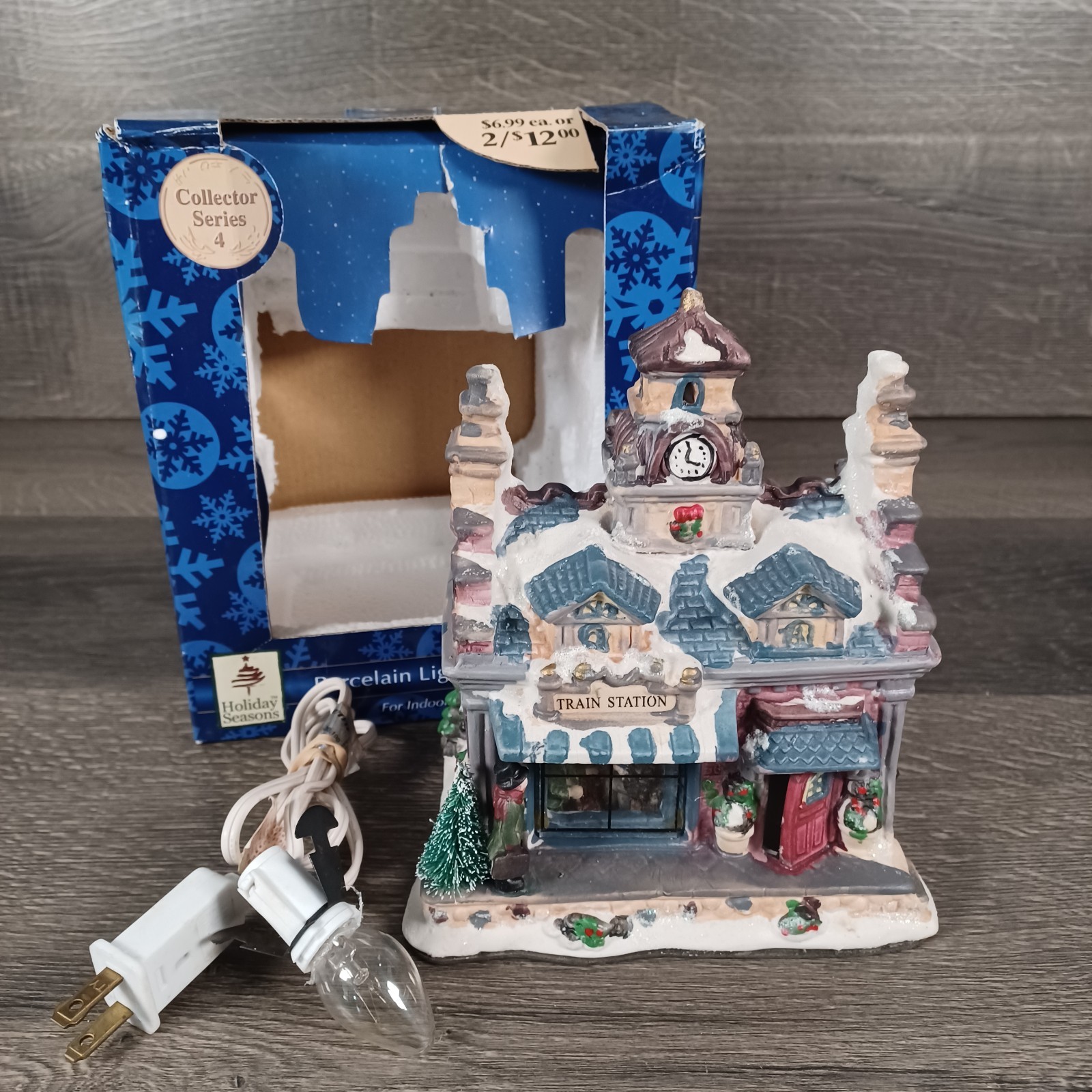Holiday Seasons Victorian Porcelain Lighted House Christmas Dance Hall