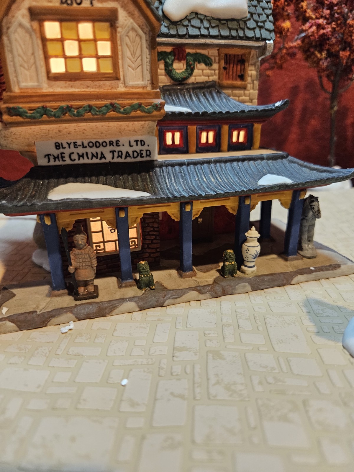 Dept 56 Dickens Village the China Trader 56.58447 With Fine Asian Antiques 58462
