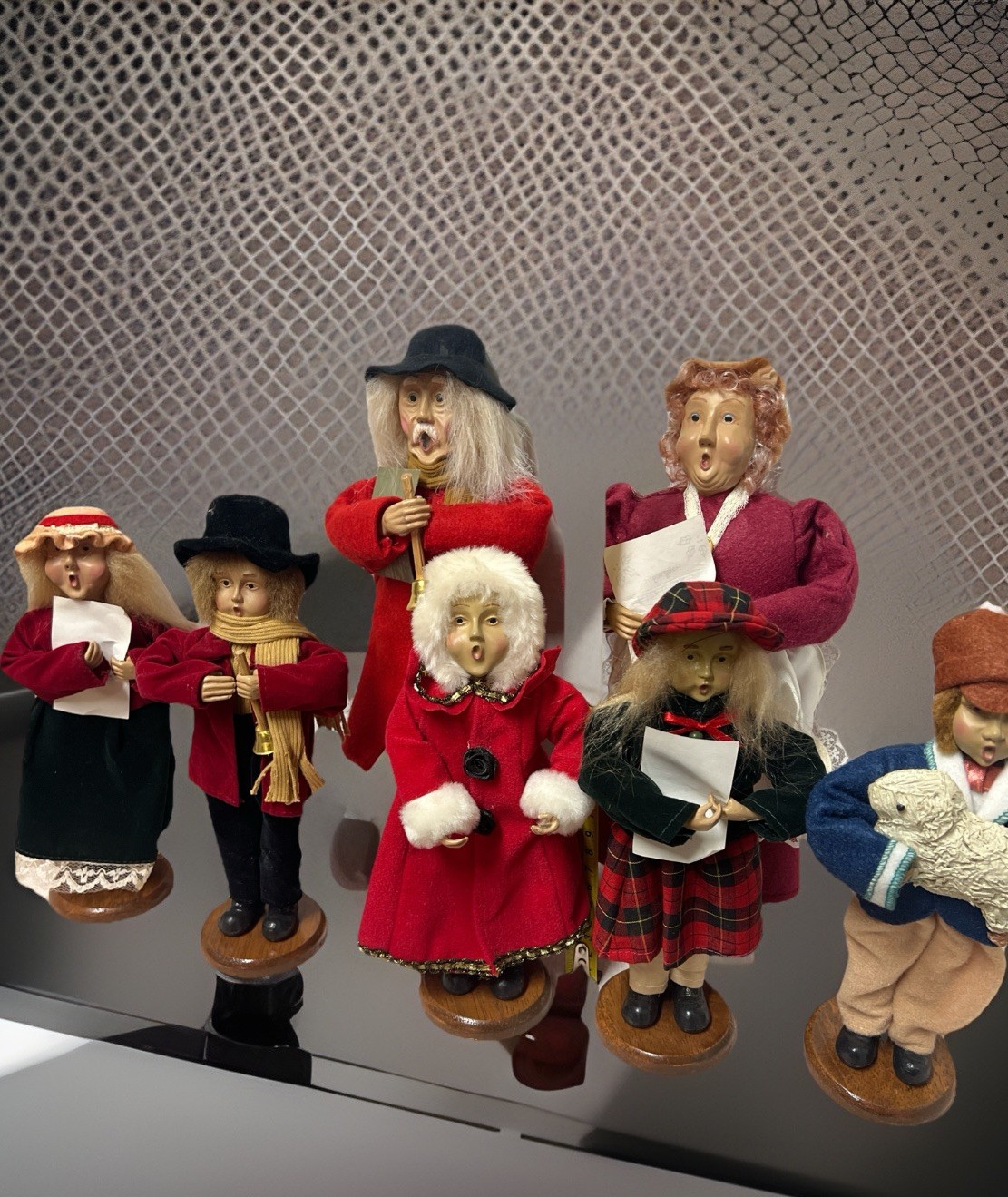 7 Santas Workbench Christmas Singing Carolers Display Posable Dolls Vintage