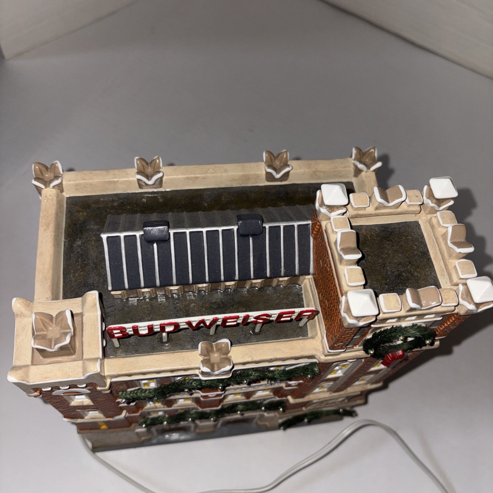 Dept 56 The Original Snow Village Budweiser Brewery 2004 Retired #55361