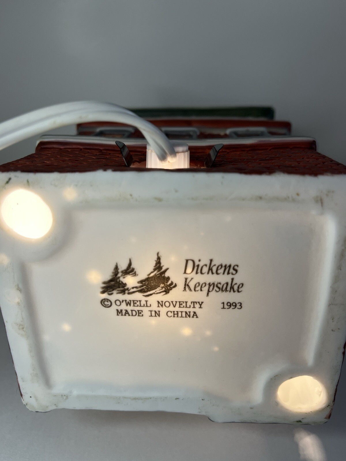 Dickens Keepsake Collectible Christmas Village House “Royal Theatre” With Light