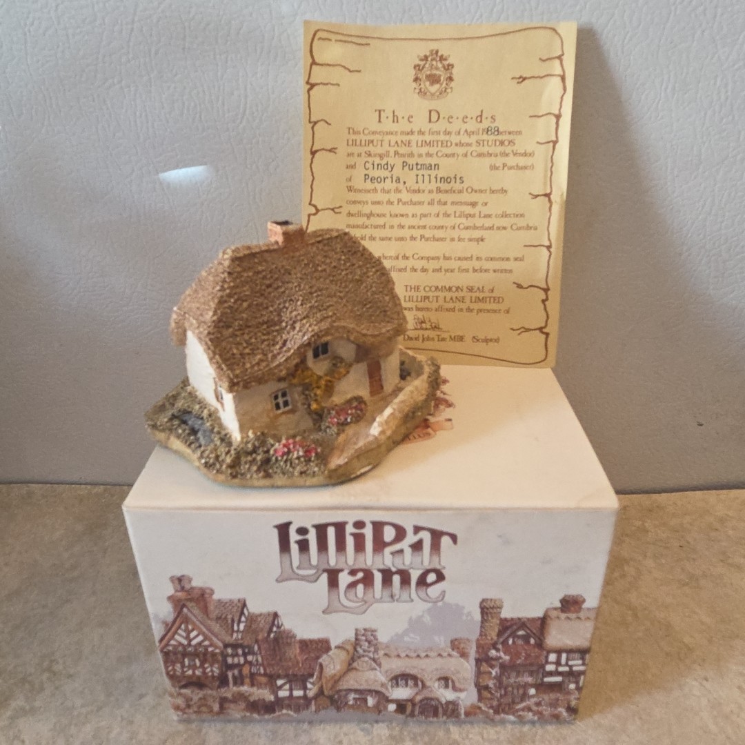 Clover Cottage 1988 Lilliput Lane Ltd in Original Box with Deed Certificate