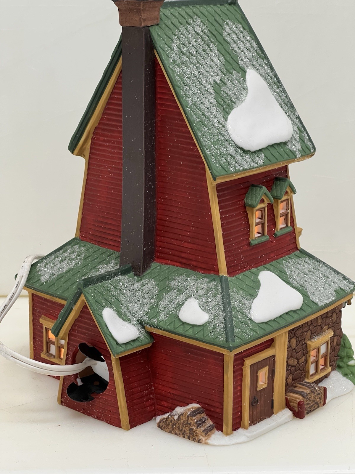 Dept 56 North Pole Santas Rooming House #56386 1995 Retired Excellent !