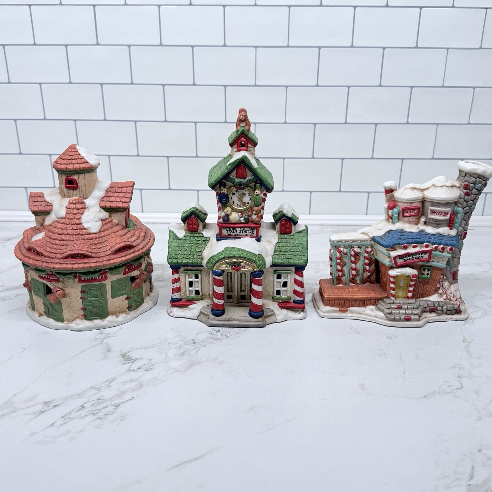 Vintage Grandeur Noel Santa’s Village 23 Piece Illuminated Porcelain Set