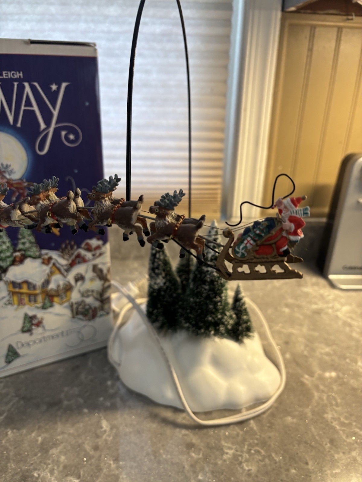 Department 56 Up, Up & Away Animated Reindeer and Santa’s Sleigh #52593 EUC