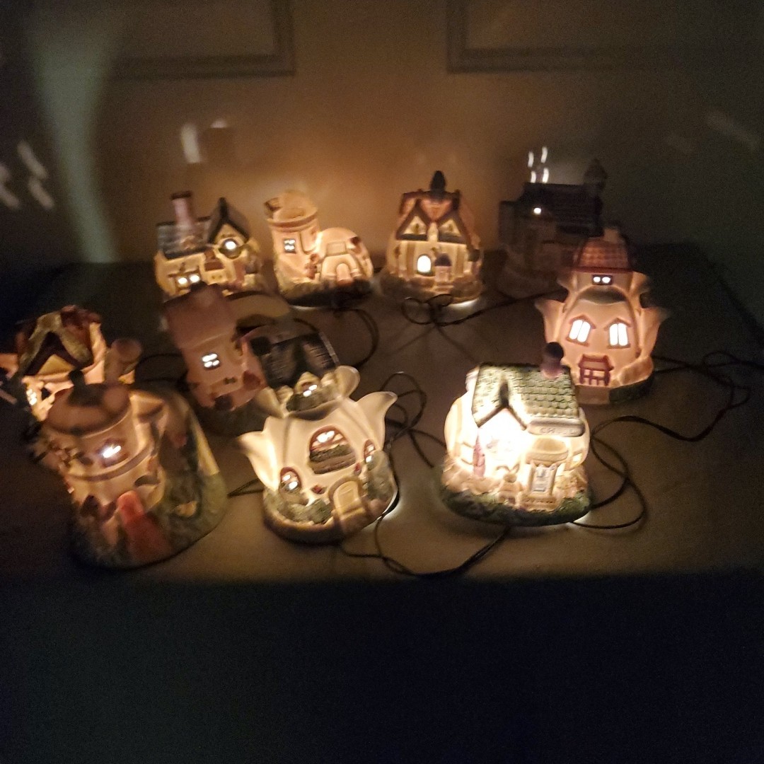 Easter Village Lighted 10 Pc Set Vintage, Tested Works Porcelain Bunny Village