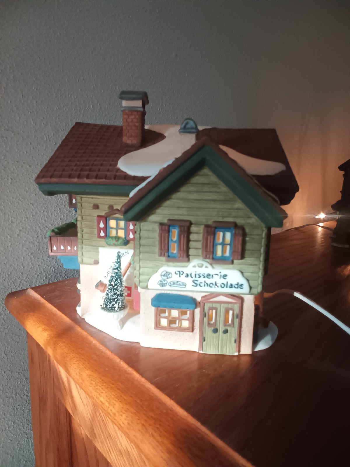 Dept 56 Alpine Village Christmas Sport Laden Heritage Series Winter Holiday