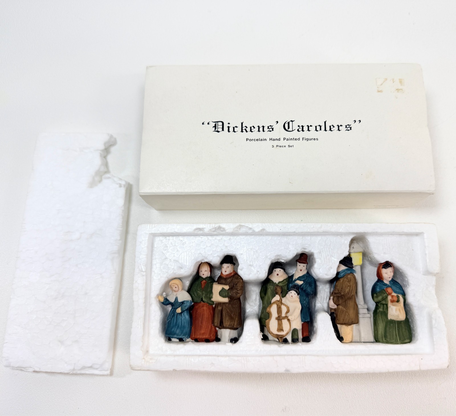 Dept 56 Heritage Village Dickens’ Carolers 3 Pc Porcelain Figure Set w/ Box