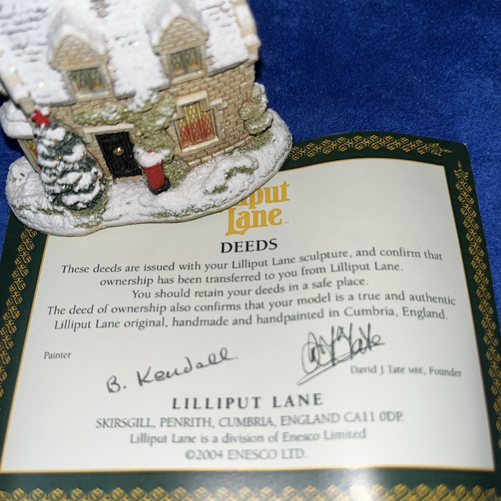 Lilliput Lane Ornament – Christmas Post – L2902 in original box with deed.