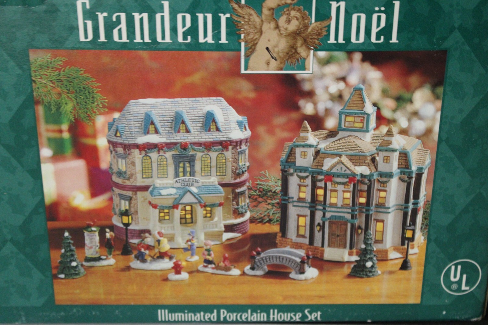 1999 Grandeur Noel Victorian Lighted Christmas Porcelain
