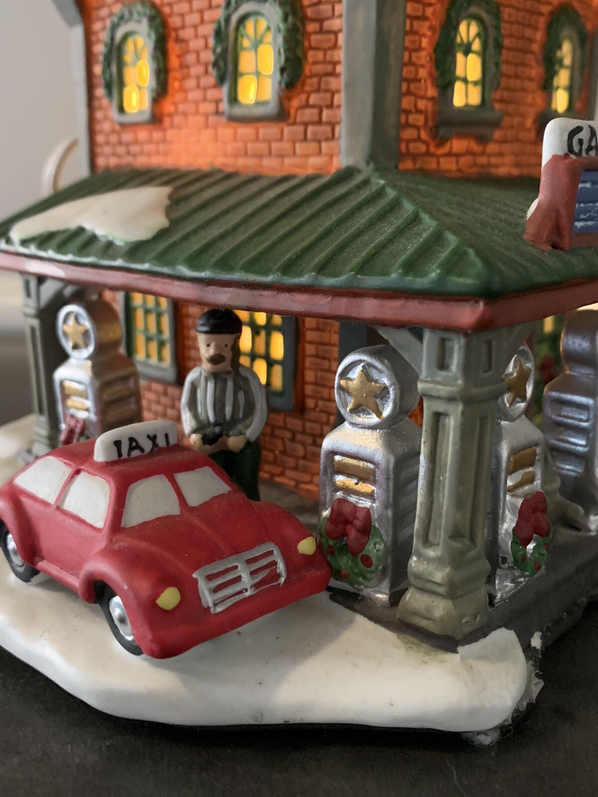 Christmas Village Lighted House ~ Retro Gas Station ~ Holiday Decor