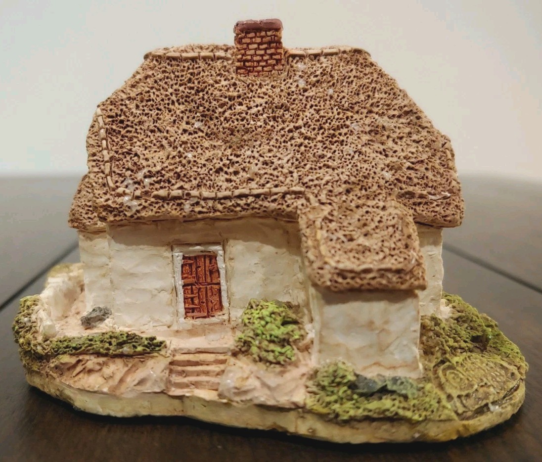 Lilliput Lane Clover Cottage Miniature House As-Is