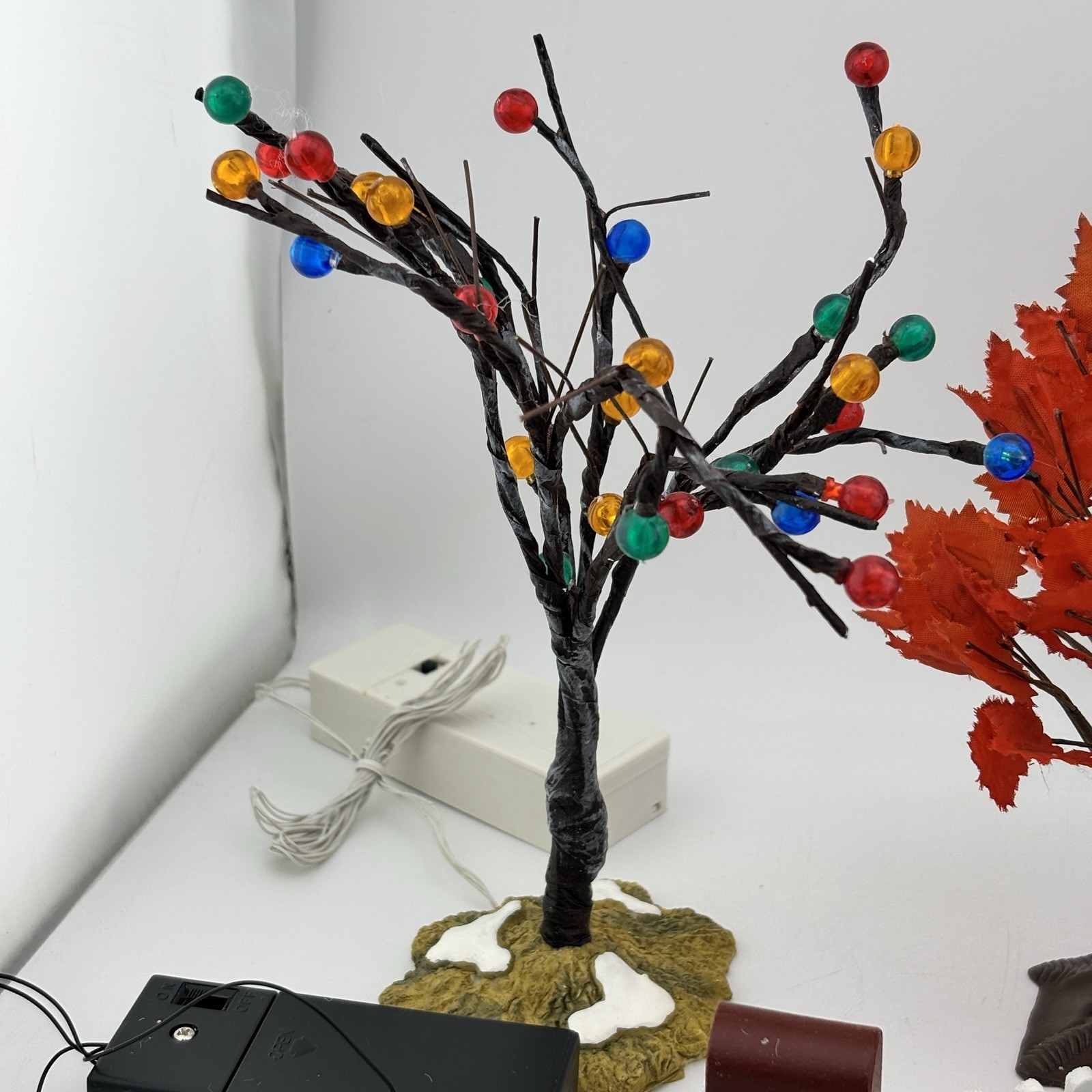Department 56 Accessories Autum/Christmas Lot Dollhouse Fence Tree Street Lights