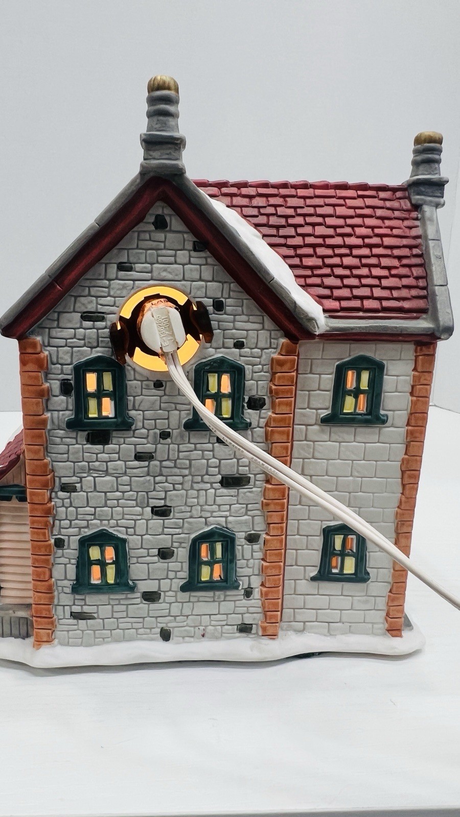 Christmas Delights “Apres Ski Lodge” Porcelain Lighted House Excellent !
