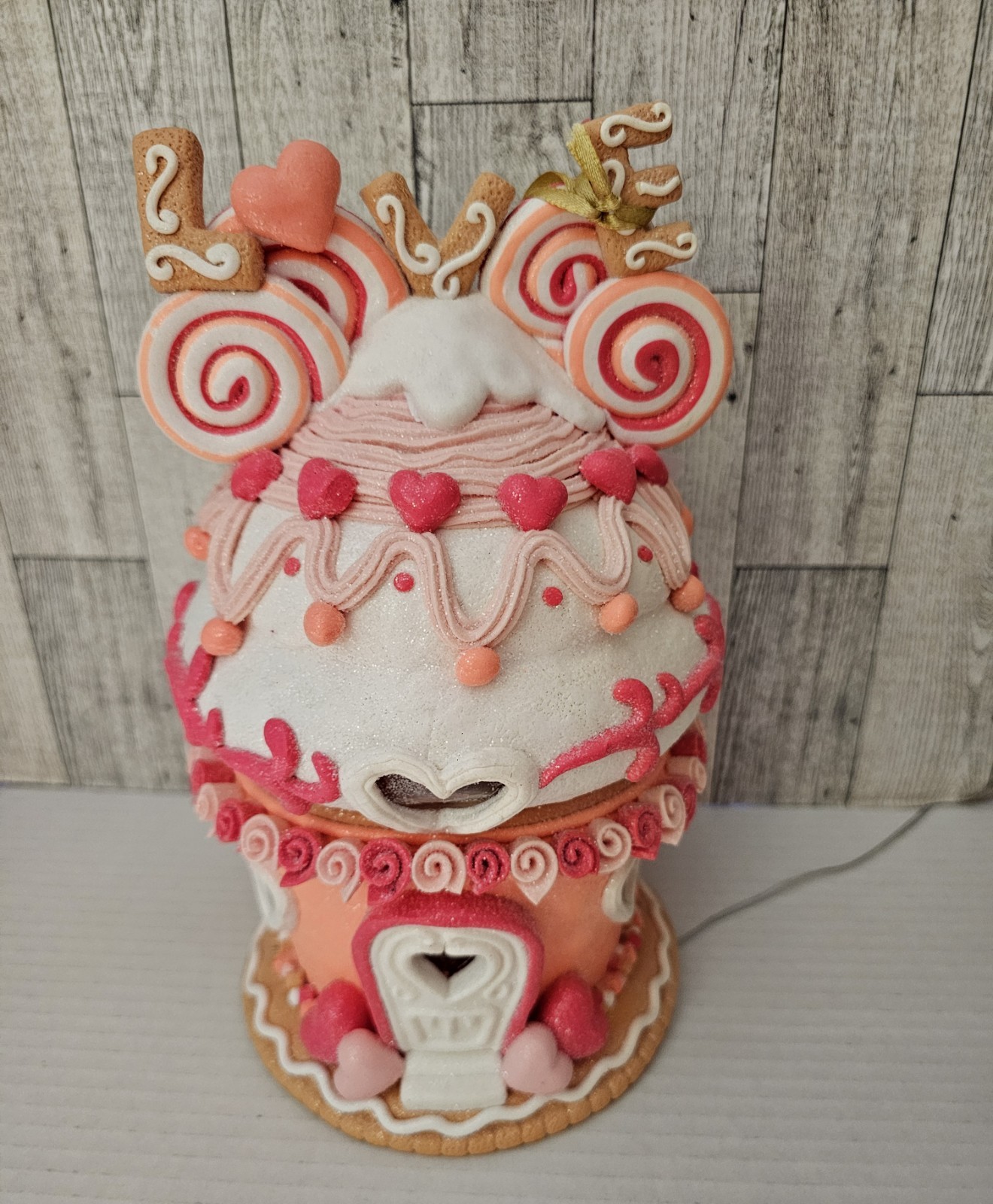 CUPCAKES AND CASHMERE Light Up Glittery Cupcake Valentine’s Day House