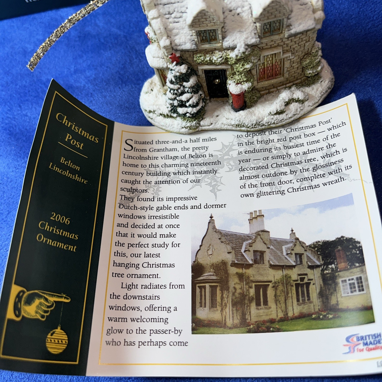 Lilliput Lane Ornament – Christmas Post – L2902 in original box with deed.