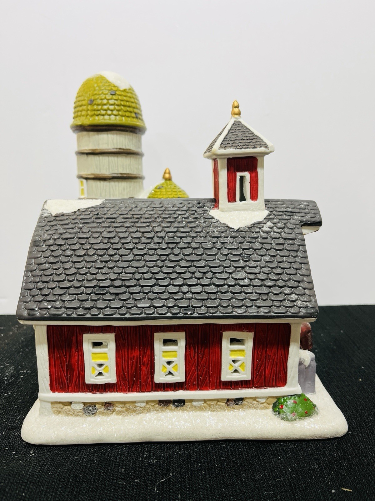 Lemax Enchanted Forest Christmas “Red Barn 289-0374