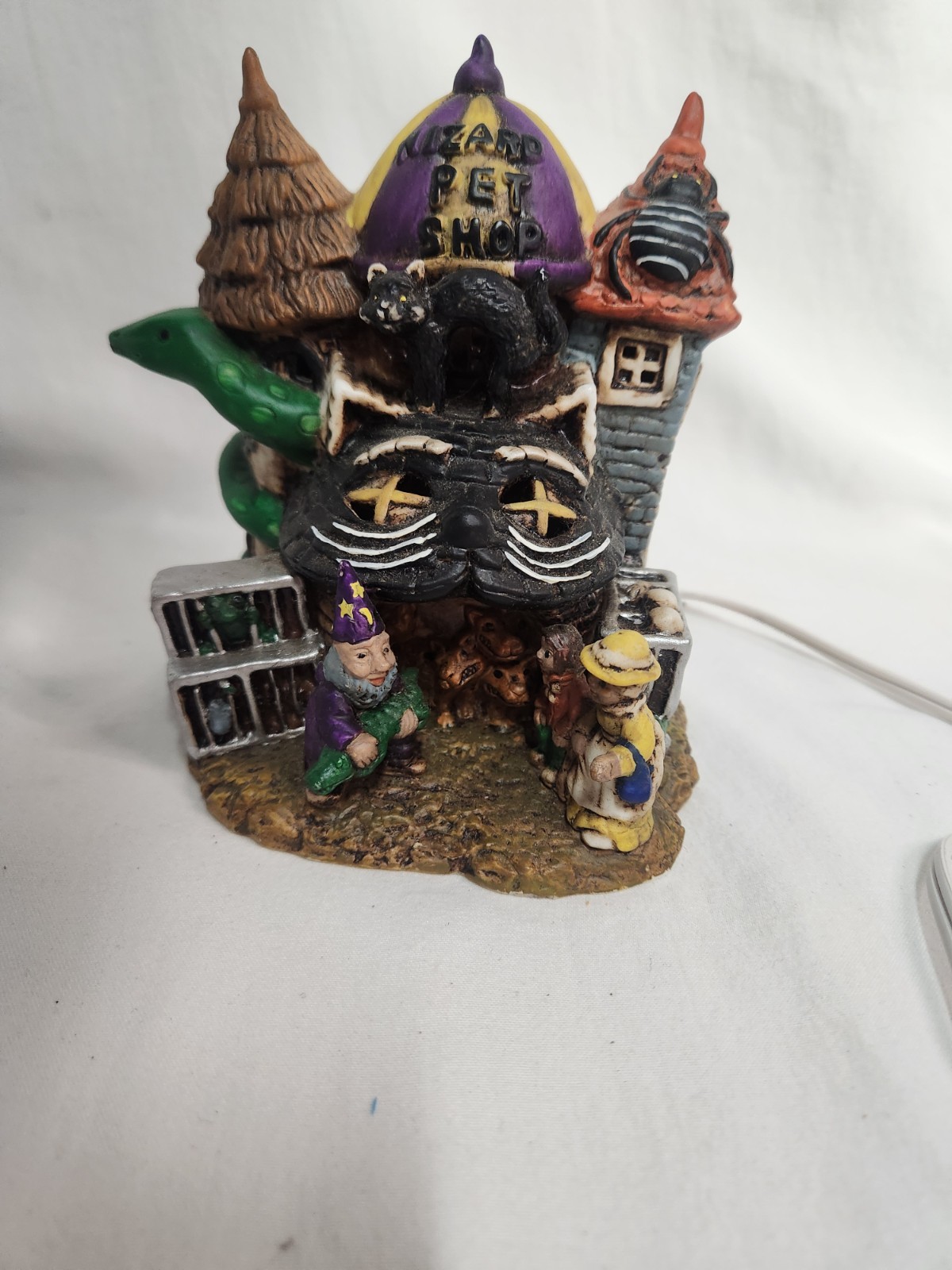 Spooky Hollow WIZARD PET SHOP Halloween Lighted House ceramic figure