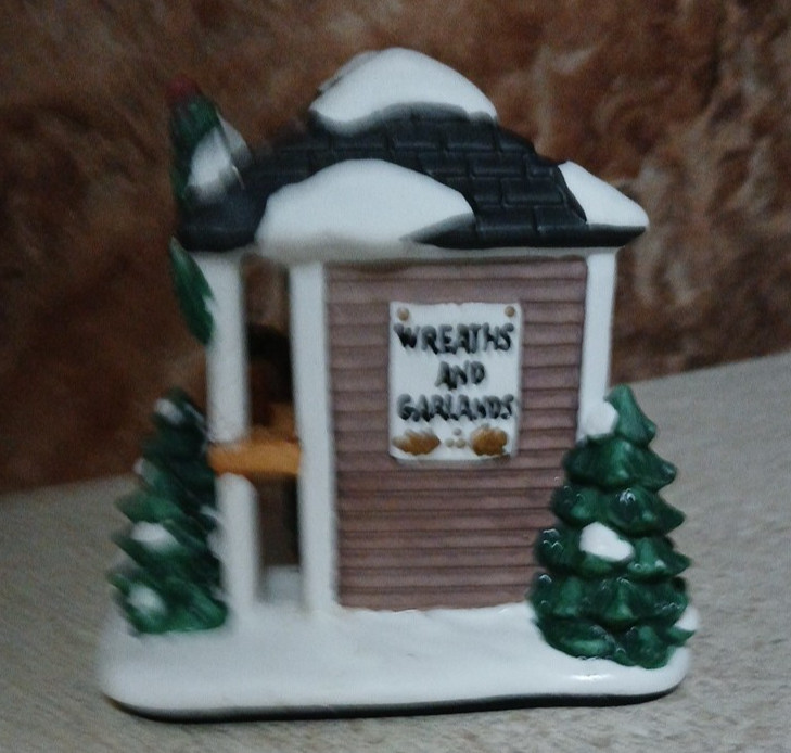Hershey’s Ceramic Holiday Village Tree Lot Booth Cocoa Cafe Christmas 2001 5″H