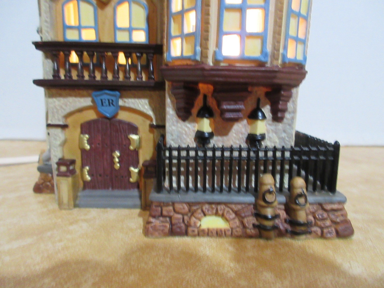 Dept. 56 Dickens 2004 Scotland Yard Station Excellent- London Police No Sleeve