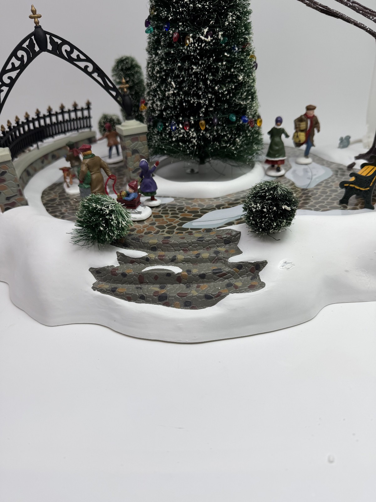 Dept 56 All Around The Park Village Animated Christmas Village Figures Tree
