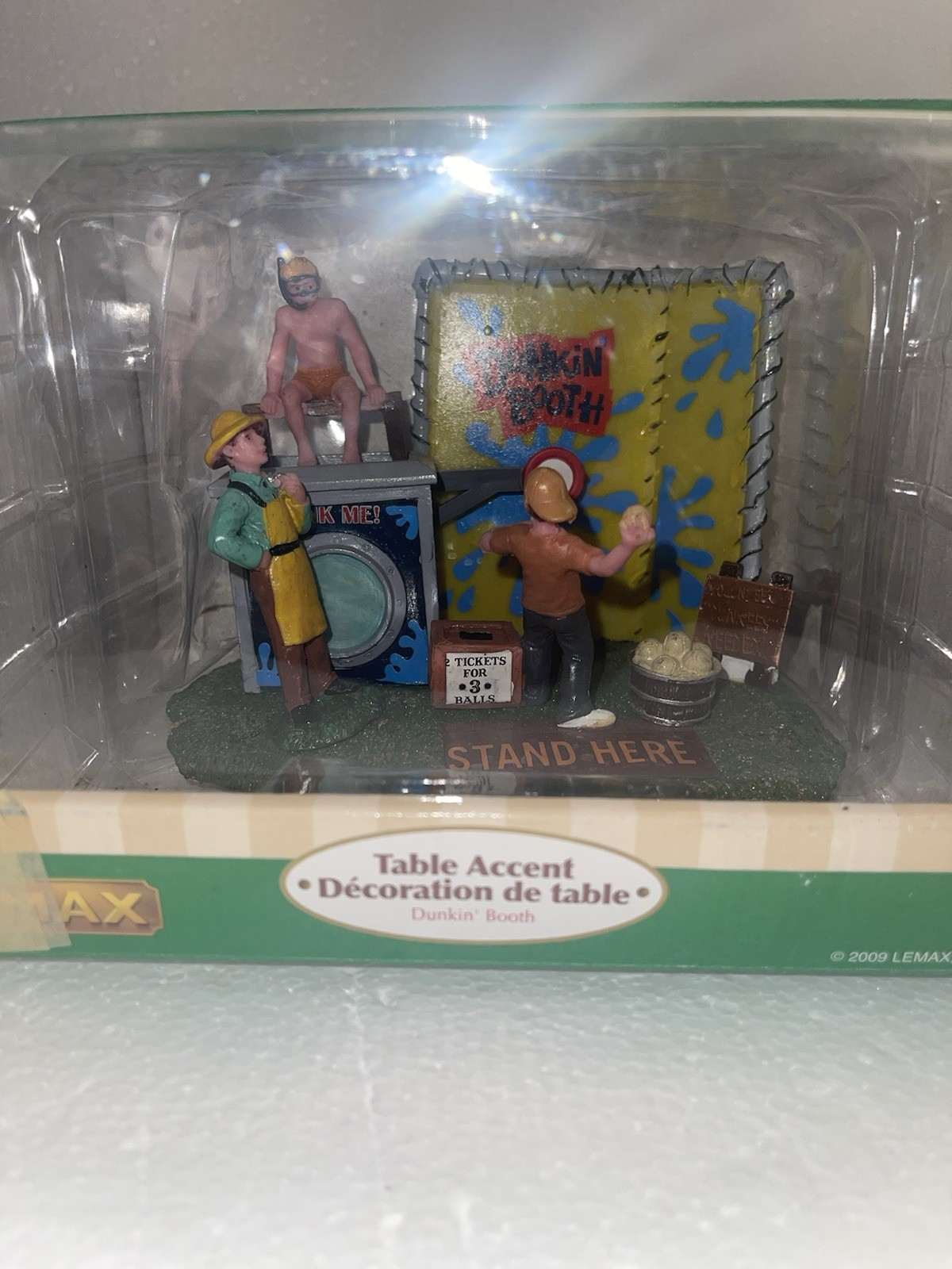 LEMAX VILLAGE ACCESSORY TABLE ACCENTS “DUNKIN BOOTH” #93765 MINT IN BOX