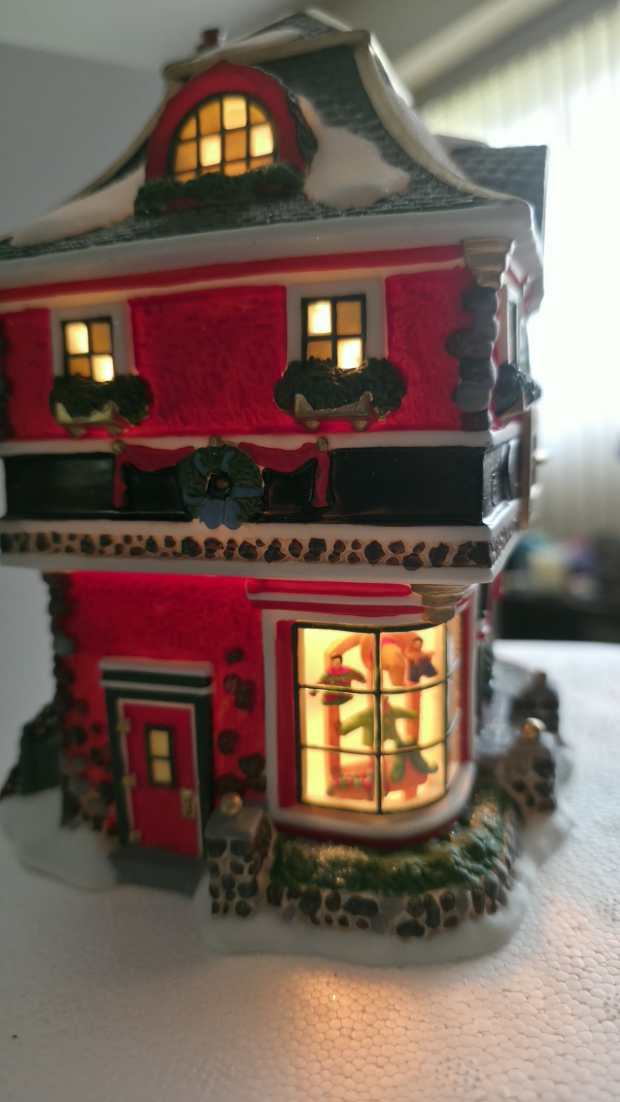 Dept 56 North Pole – Santa’s Tailor Shop – Mint In Box 56793 Sewing W/ Acc
