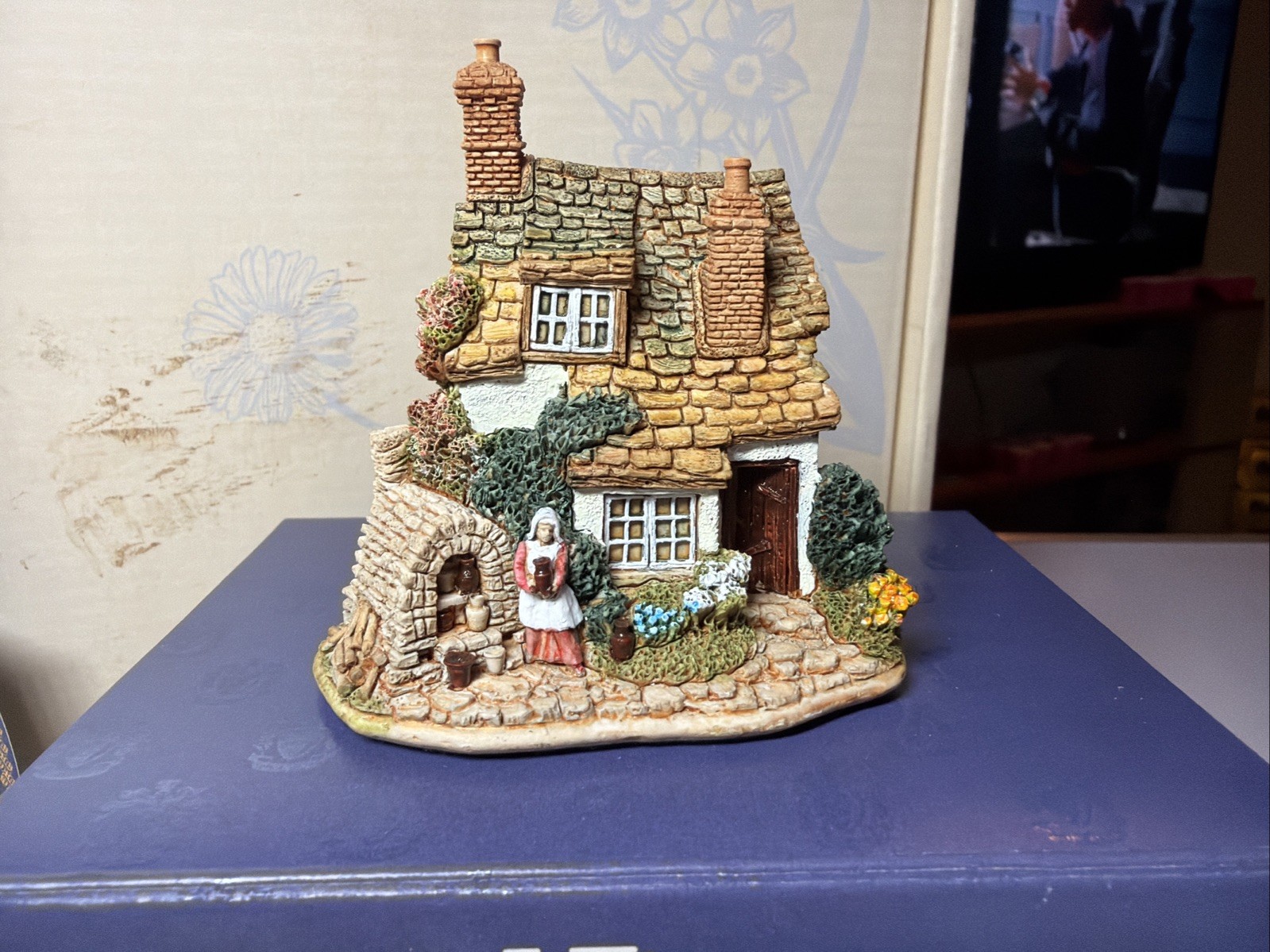 Lilliput Lane 1998-99 Collectors Club “Kiln Cottage” With Box And Deed