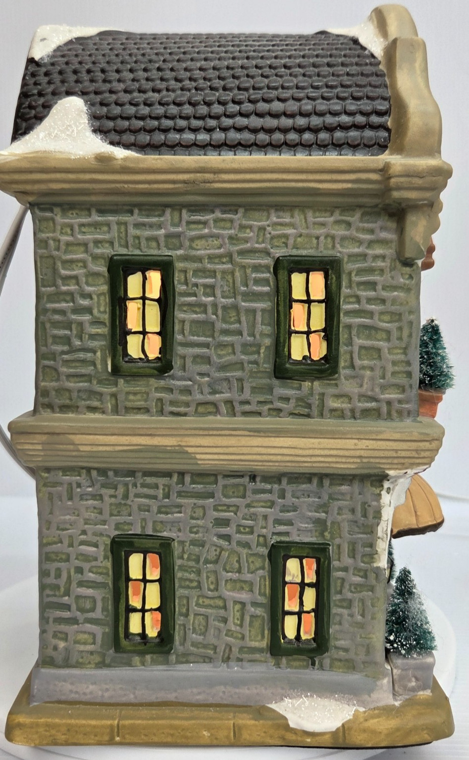 Jo-Ann 2010 Jennee’s Cupcake Shop Lighted Christmas Village Building Holiday