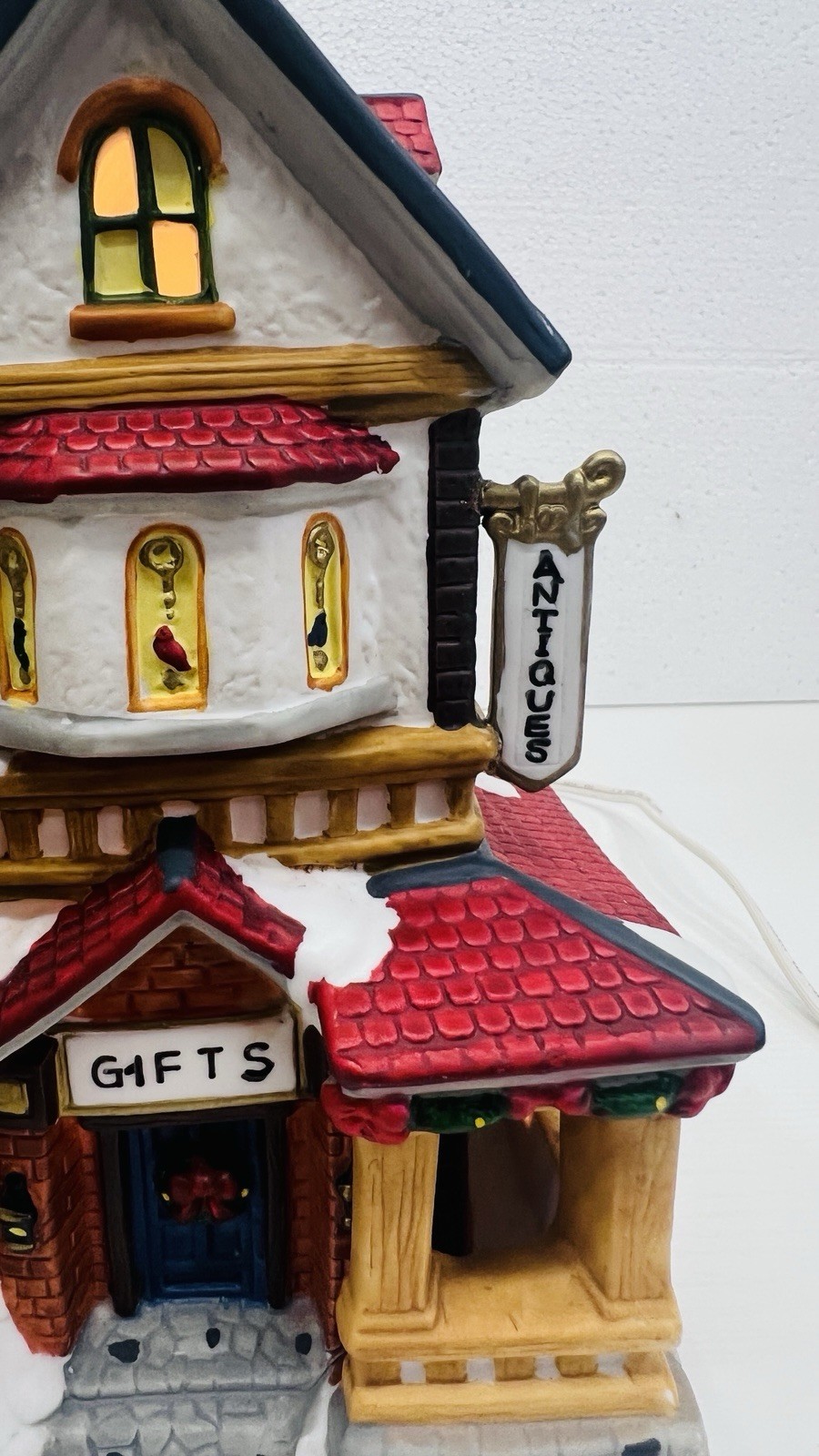 Copperfield Keepsake “Gifts & Antiques” Porcelain Lighted House Excellent !