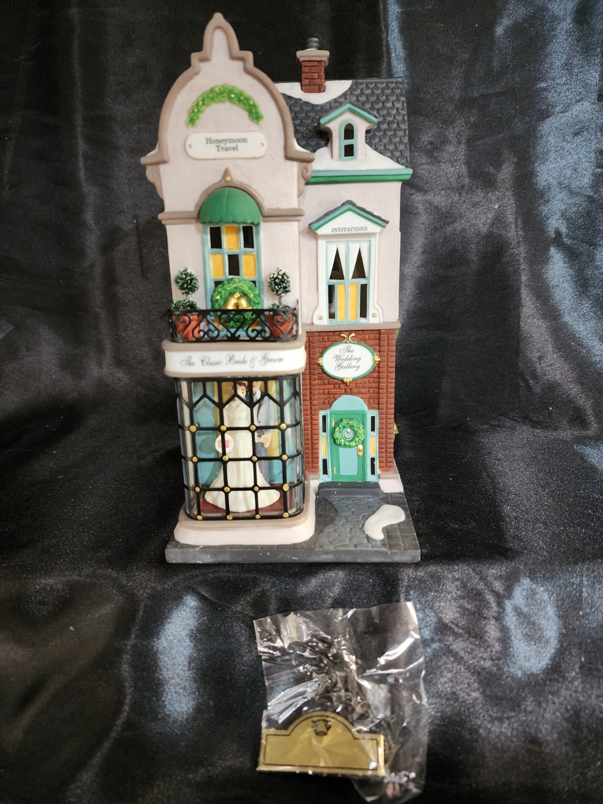 Dept 56 Christmas In The City “The Wedding Gallery” #56.58943 Item #442