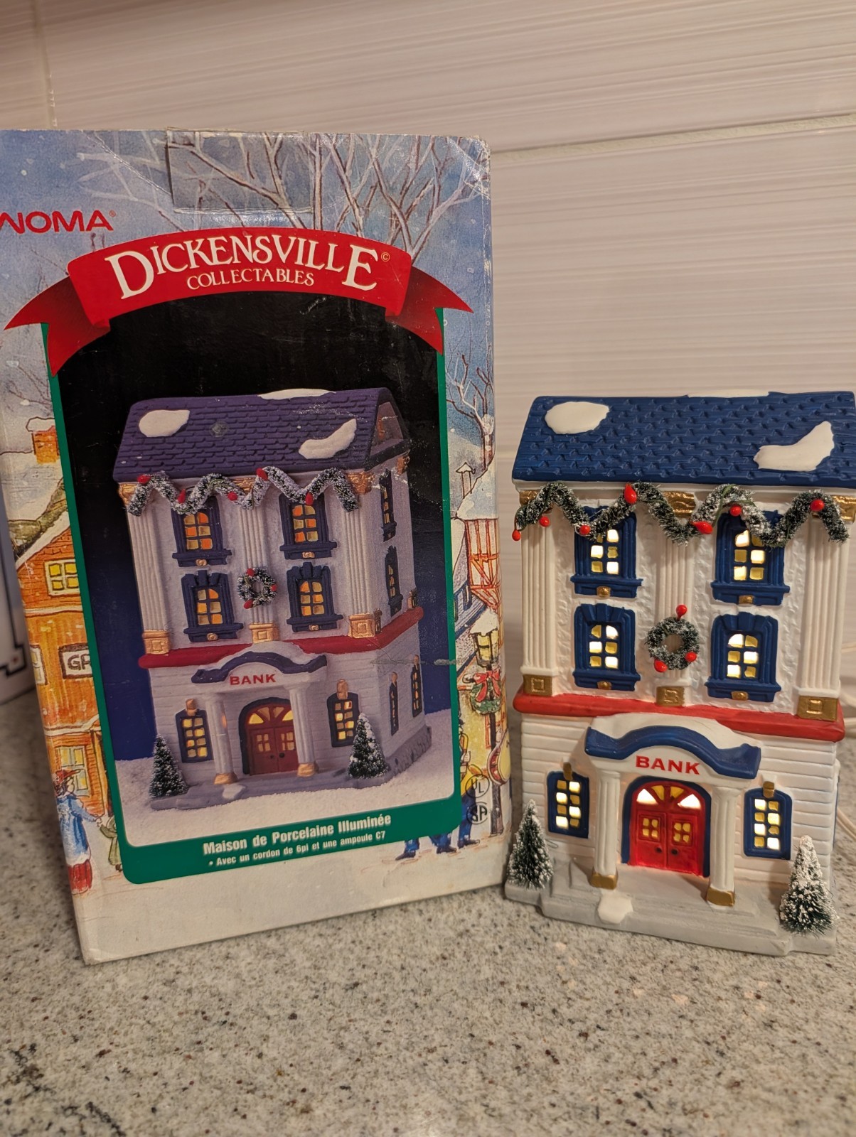 1995 NOMA Dickensville Christmas Village ” Bank ” porcelain CAT No. 28402